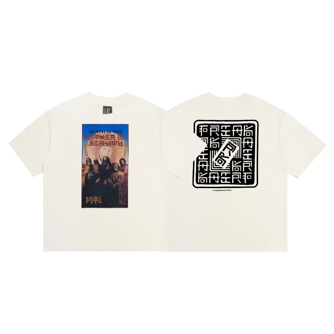Saint Michael's new retro Fearless Saint printed cotton loose short-sleeved T-shirt with digital white ink direct injection, breathable fabric and clear three-dimensional pattern. Fabric: Double yarn 240g Style number: S866 Size: S-M-L-XL Color: Off-white Price: P110